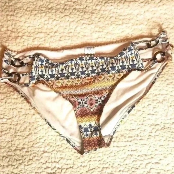 Time and Tru Bikini Bottoms, size XL 16-18 - Picture 5 of 8